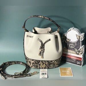 Michael - Michael Kors Bucket Messenger Leather Bag - Python Print